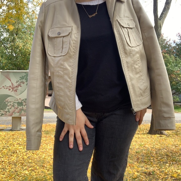 • Suzy Cream Jacket • - Picture 4 of 5